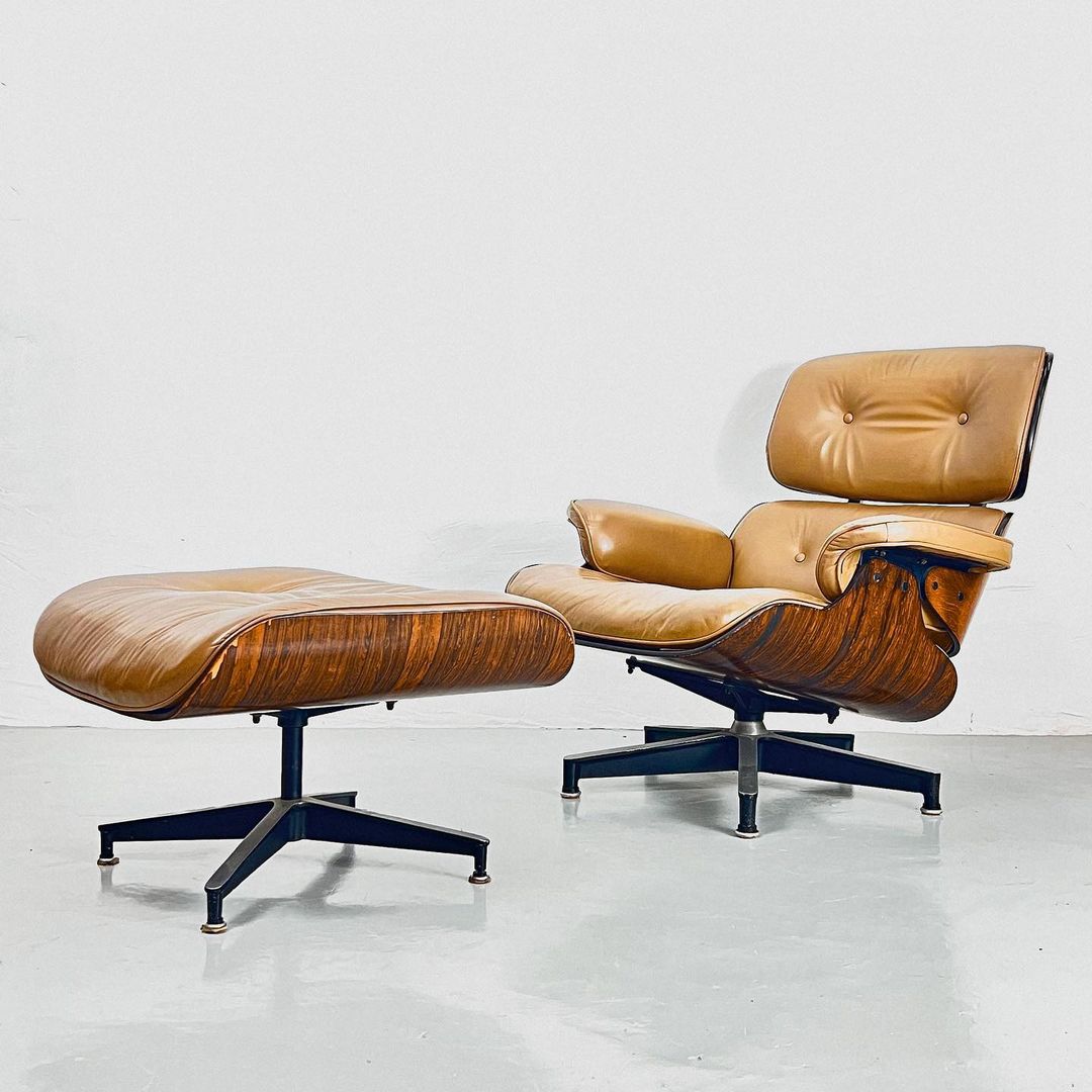 Poltrona Lounge Chair Eames & Ottoman com Banqueta